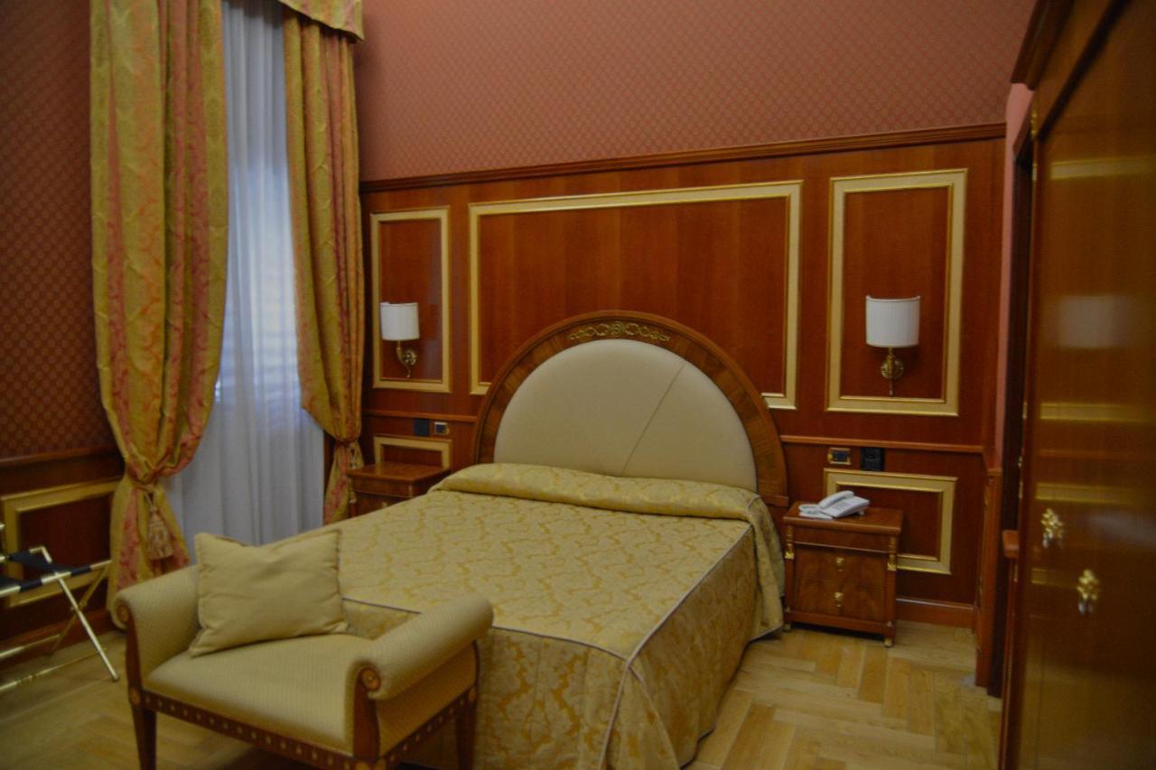 Livingston 4*