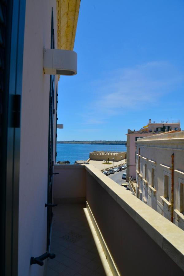 Livingston 4*