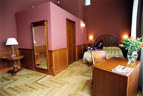 Livingston 4*